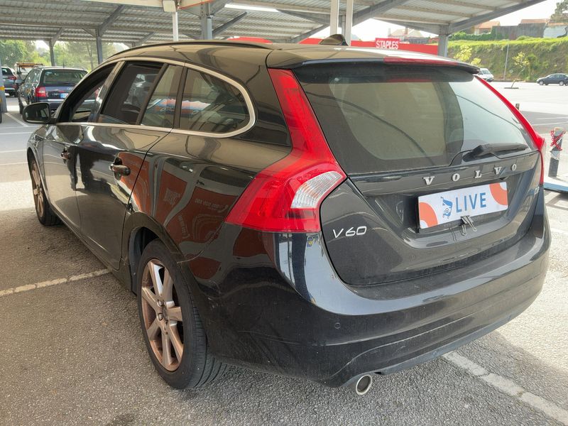 Volvo V60 2.0 D2 Momentum 2017 – снимка 6