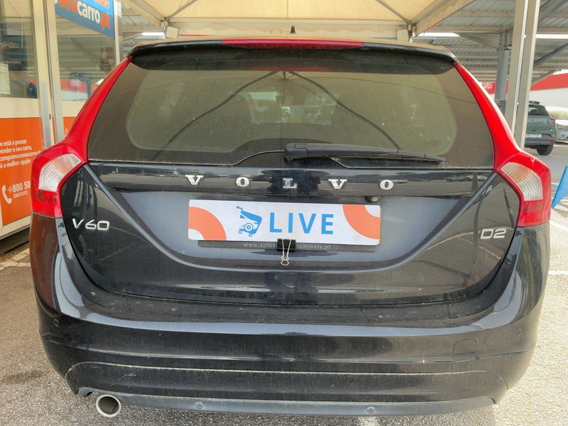 Volvo V60 2.0 D2 Momentum 2017 – снимка 7