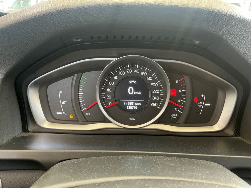 Volvo V60 2.0 D2 Momentum 2017 – снимка 18