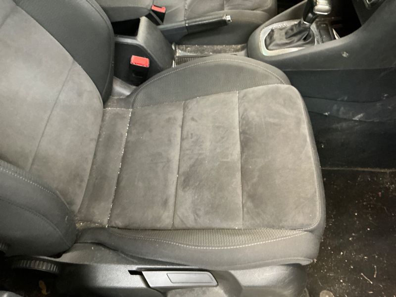Volkswagen Golf VI 2.0 TDI Highline 2011 – снимка на щета 38