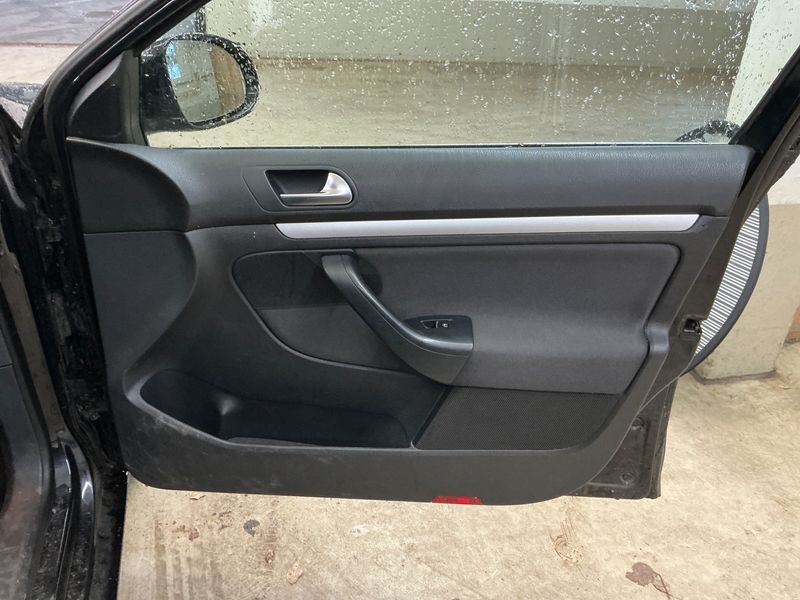 Volkswagen Golf VI 2.0 TDI Highline 2011 – снимка на щета 32
