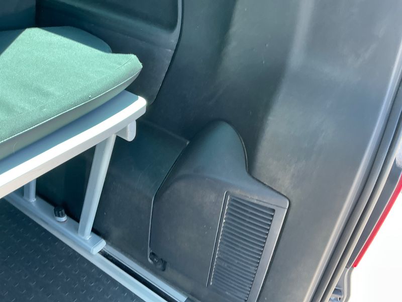 Volkswagen T5 California 2.0 TDI Beach Aufstelldach 2015 – снимка 39