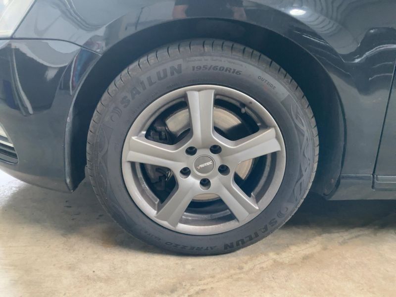Volkswagen Passat 2.0 TDI Trendline BlueMotion Tech 2014 – снимка 17