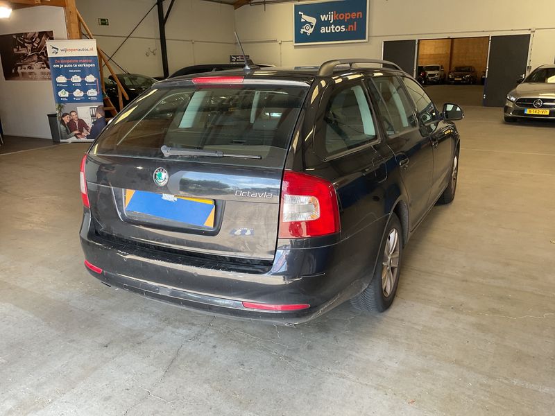 Skoda Octavia 1.2 TSI Ambition 2012 – снимка 2