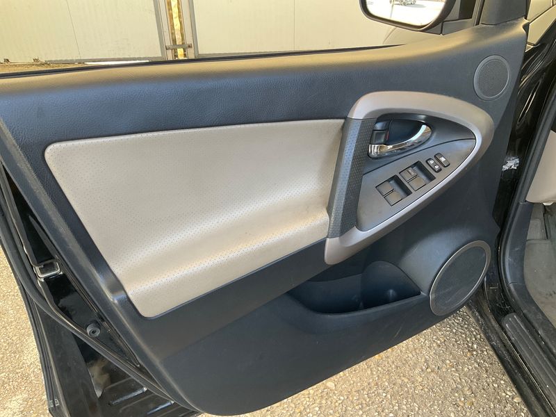Toyota RAV 4 2.2 D-CAT Executive 2009 – снимка 25