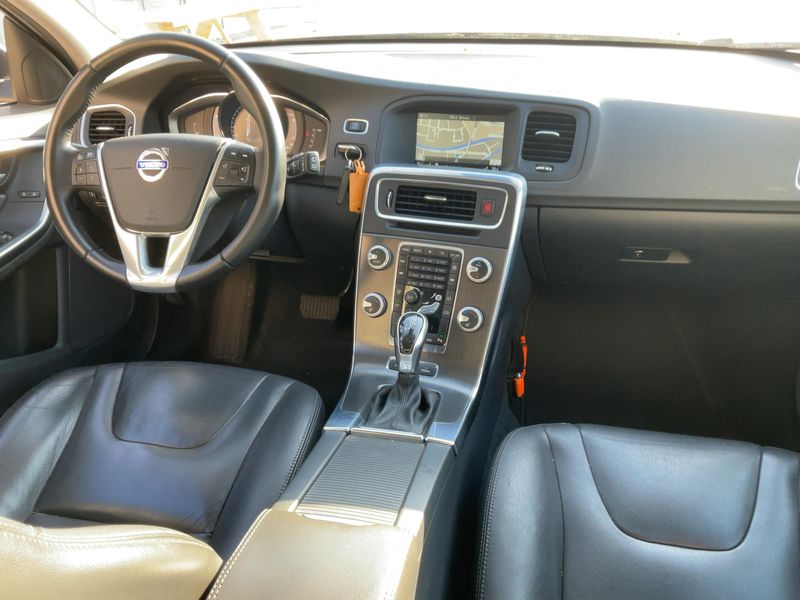 Volvo V60 2.4 D6 Plug-in Hybrid Momentum AWD 2015 – снимка 17