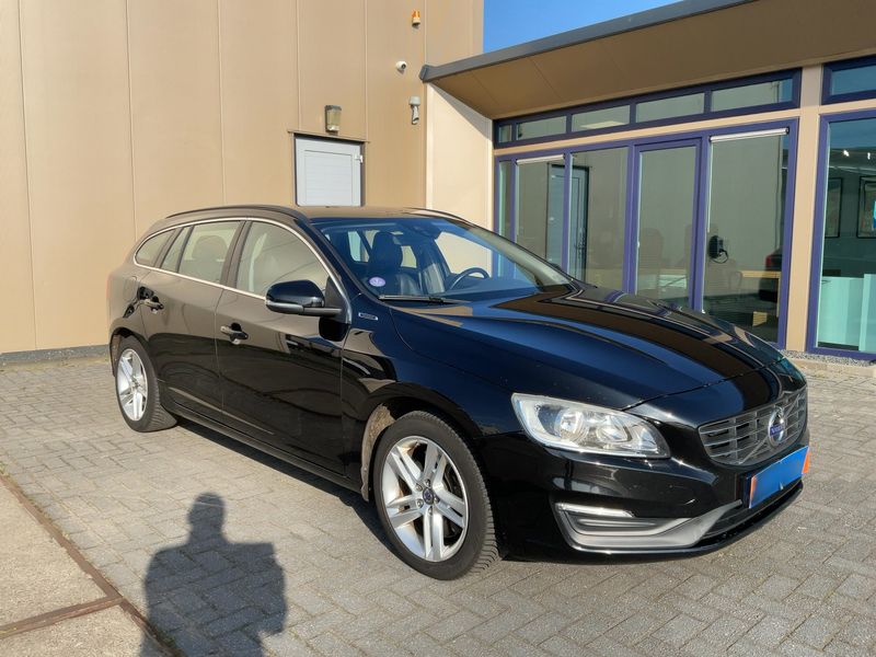 Volvo V60 2.4 D6 Plug-in Hybrid Momentum AWD 2015 – снимка 12