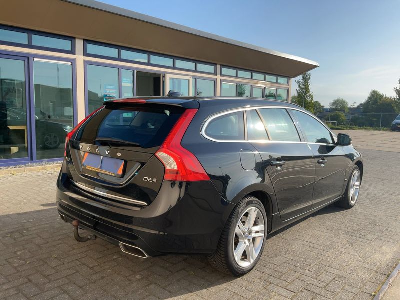 Volvo V60 2.4 D6 Plug-in Hybrid Momentum AWD 2015 – снимка 8
