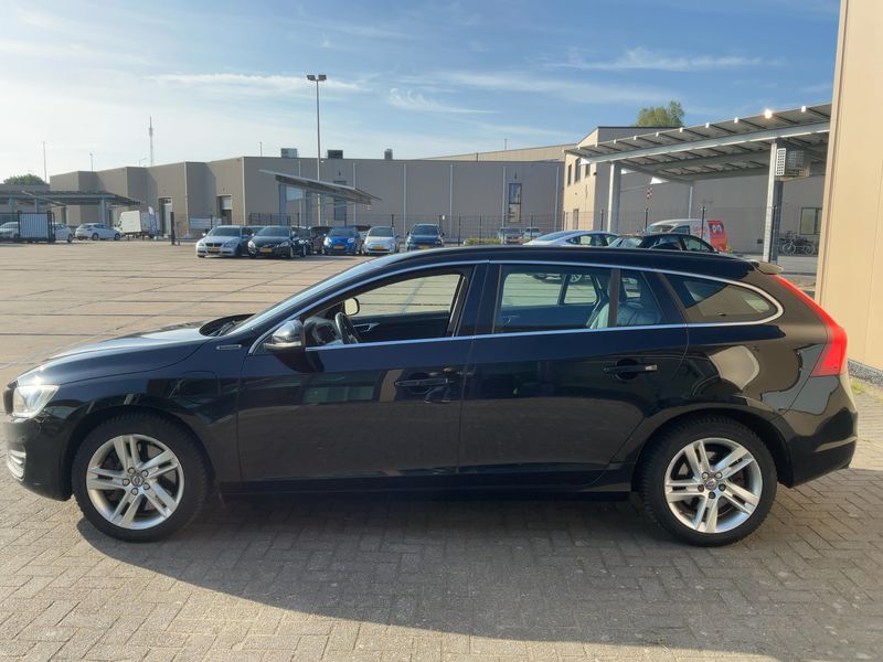 Volvo V60 2.4 D6 Plug-in Hybrid Momentum AWD 2015 – снимка 4