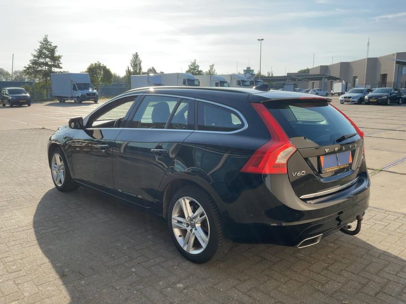 Volvo V60 2.4 D6 Plug-in Hybrid Momentum AWD 2015 – снимка 6