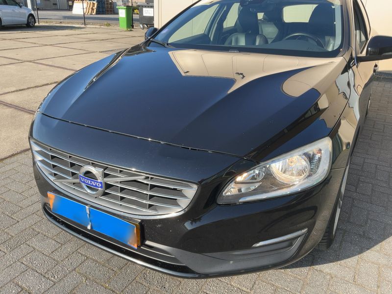 Volvo V60 2.4 D6 Plug-in Hybrid Momentum AWD 2015 – снимка 2