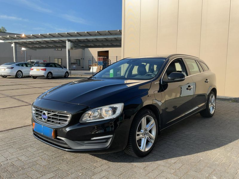 Volvo V60 2.4 D6 Plug-in Hybrid Momentum AWD 2015 – снимка 1