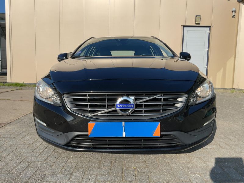 Volvo V60 2.4 D6 Plug-in Hybrid Momentum AWD 2015 – снимка 14