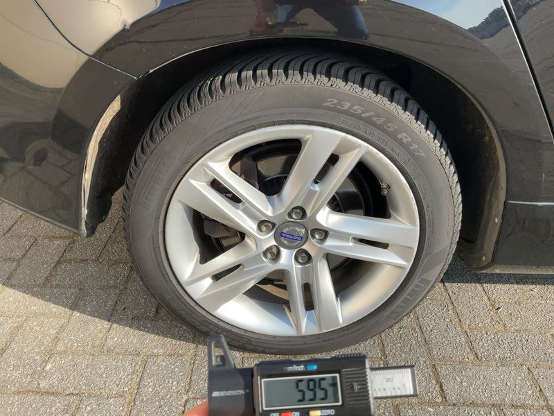 Volvo V60 2.4 D6 Plug-in Hybrid Momentum AWD 2015 – снимка 9