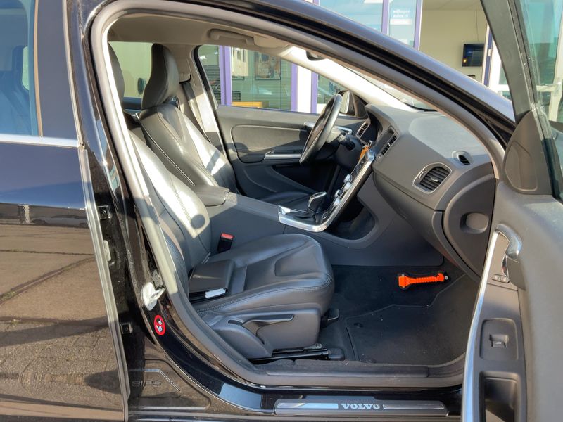 Volvo V60 2.4 D6 Plug-in Hybrid Momentum AWD 2015 – снимка 16