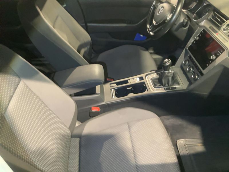 Volkswagen Passat 2.0 TDI Trendline BlueMotion Tech 2018 – снимка 11