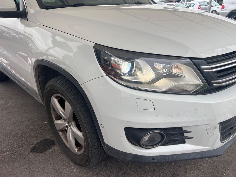 Volkswagen Tiguan 2.0 TDI Sport 4Motion BlueMotion Tech 2015 – снимка на щета 37