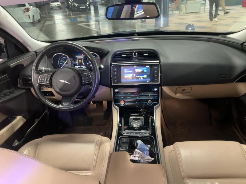 Jaguar XE 20d Prestige 2015 – снимка 17
