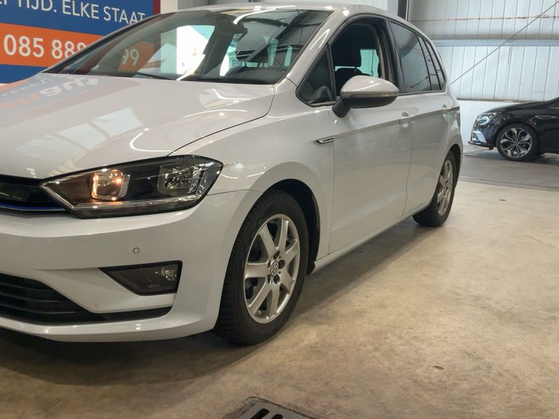 Volkswagen Golf VII Sportsvan 1.0 TSI Comfortline BlueMotion Tech 2017 – снимка 2