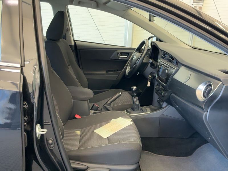 Toyota Auris 1.6 START Edition 2014 – снимка 16