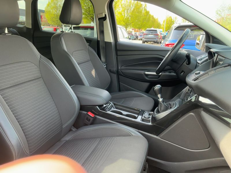 Ford Kuga 2.0 TDCi Titanium 2017 – снимка 16