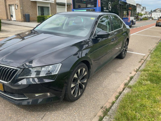 Skoda Superb 1.5 TSI ACT Ambition 2018 – снимка 2