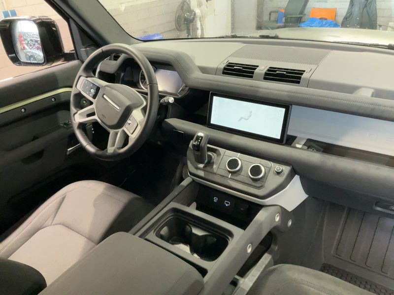 Land Rover Defender D200 Mild-Hybrid 90 Hard Top 2023 – снимка 17