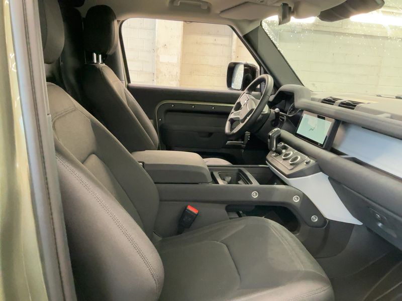 Land Rover Defender D200 Mild-Hybrid 90 Hard Top 2023 – снимка 16