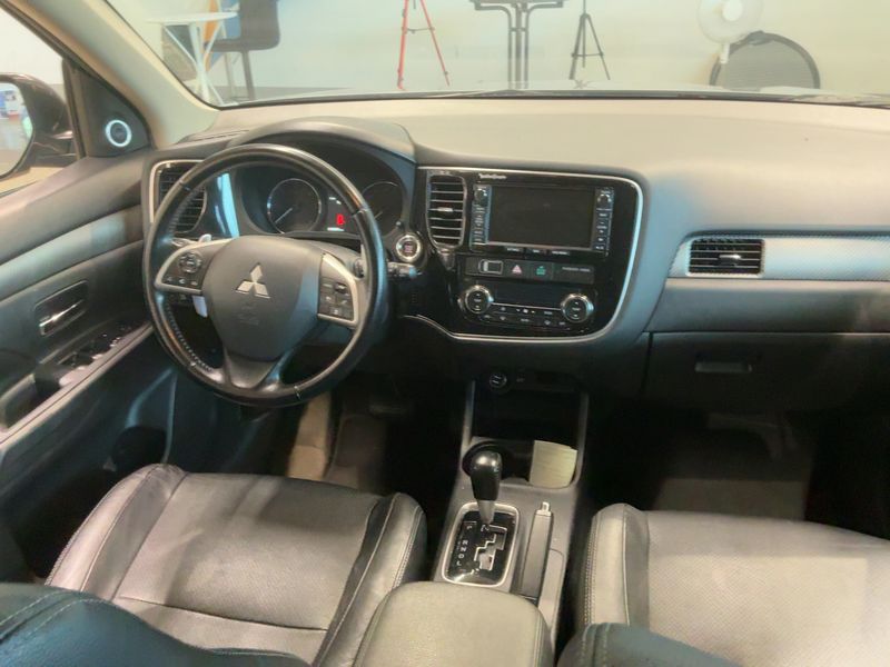 Mitsubishi Outlander 2.2 DI-D Intense ClearTec 4WD 2014 – снимка 17