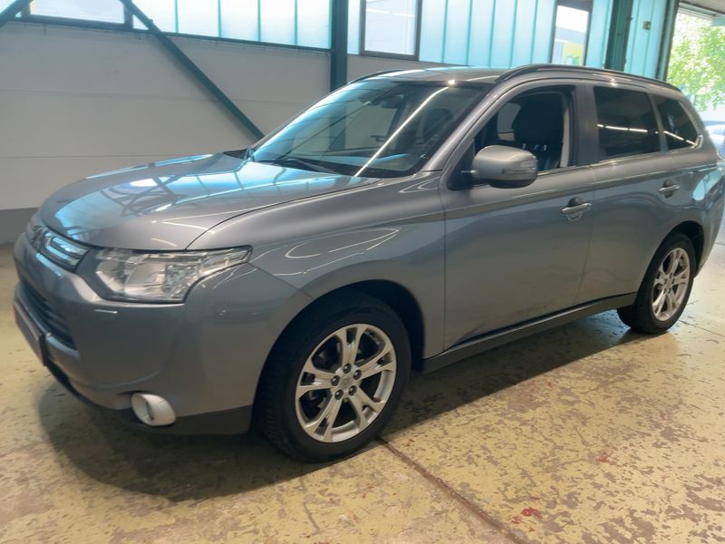Mitsubishi Outlander 2.2 DI-D Intense ClearTec 4WD 2014 – снимка 2