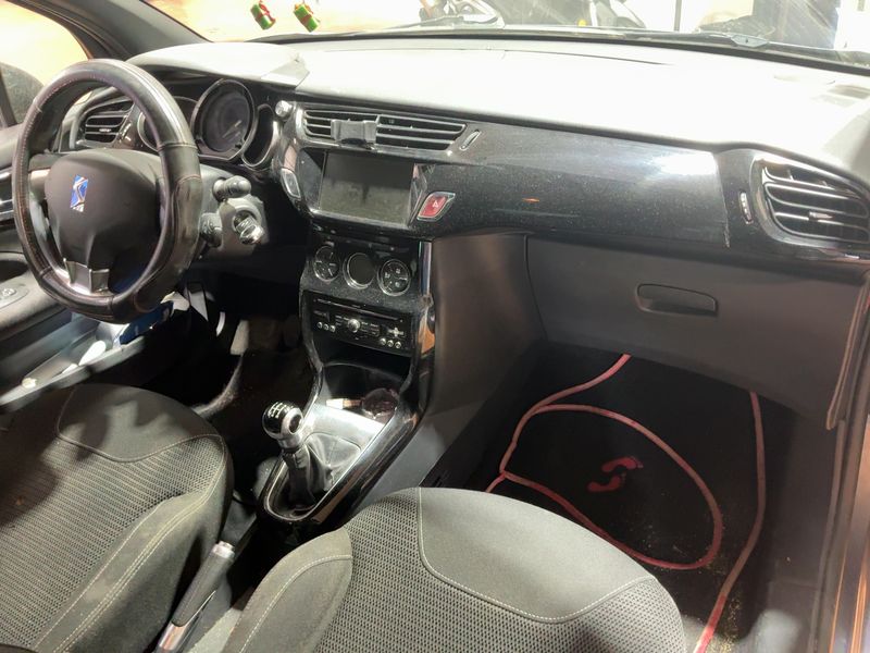 Citroen DS3 1.6 HDi SoChic 2011 – снимка 17