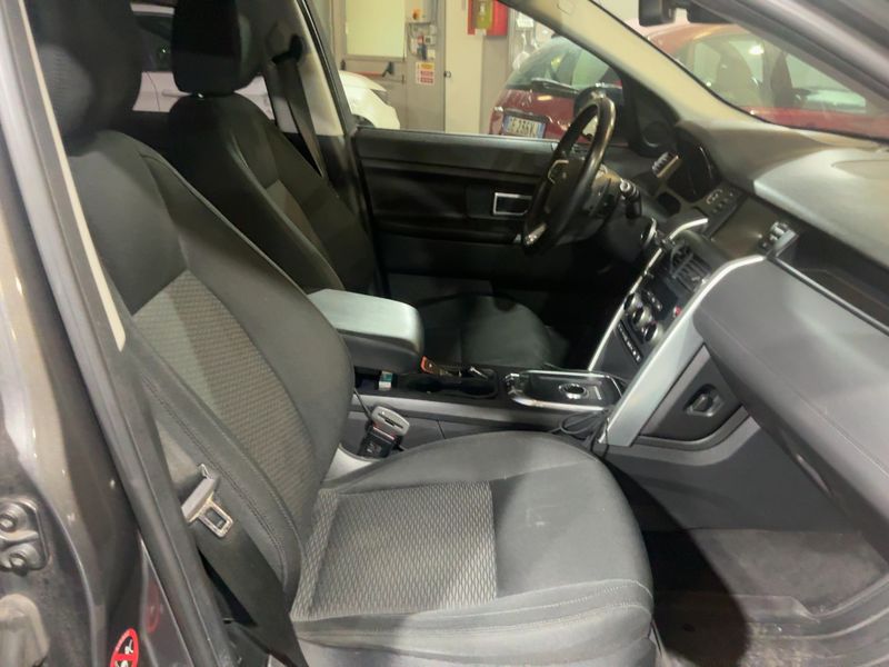 Land Rover Discovery Sport 2.0 Td4 SE AWD 2017 – снимка 16