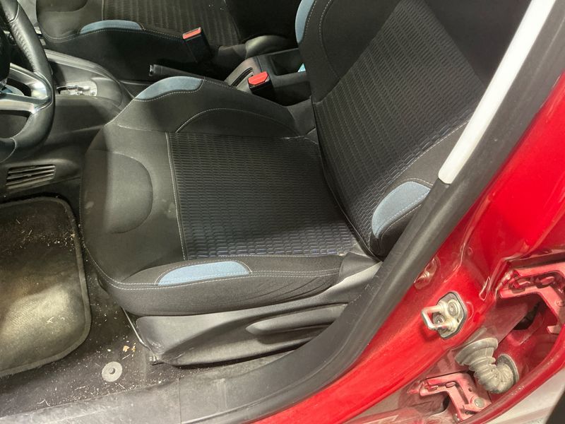 Peugeot 208 1.6 Allure 2014 – снимка 27