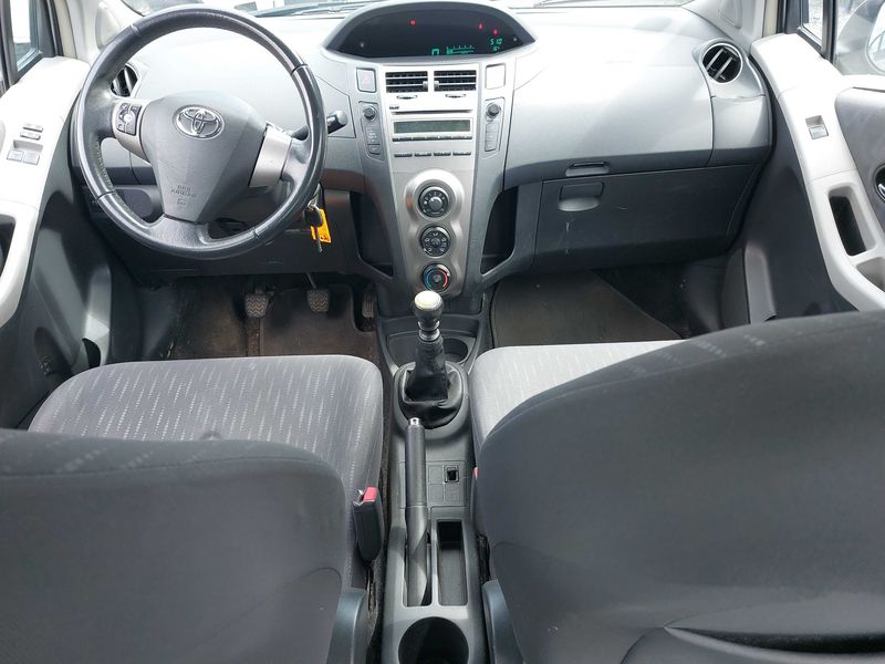 Toyota Yaris 1.4 D-4D Confort 2009 – снимка 11