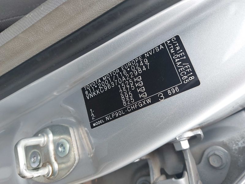 Toyota Yaris 1.4 D-4D Confort 2009 – снимка 15
