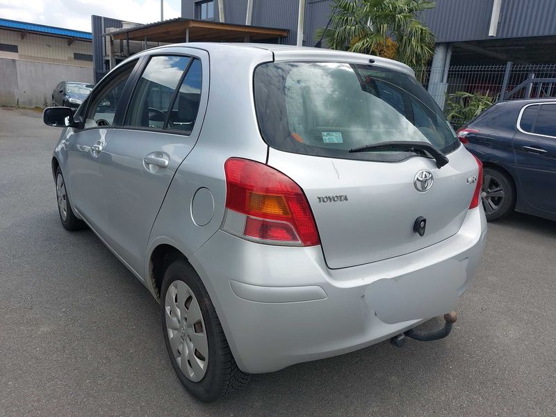 Toyota Yaris 1.4 D-4D Confort 2009 – снимка 3