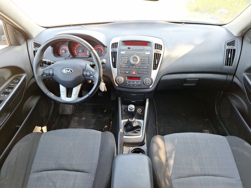 Kia cee'd 1.6 CRDi Active 2011 – снимка 11