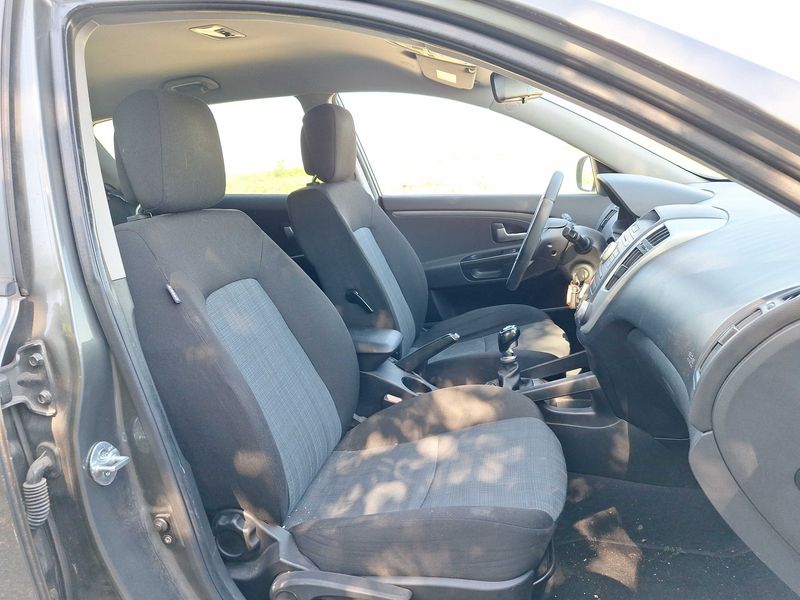 Kia cee'd 1.6 CRDi Active 2011 – снимка 10