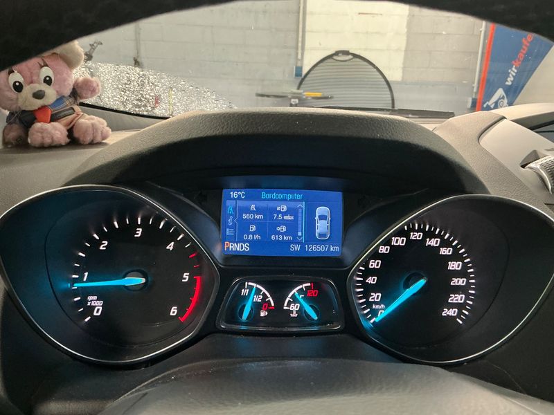 Ford Kuga 2.0 TDCi Titanium 2015 – снимка 19