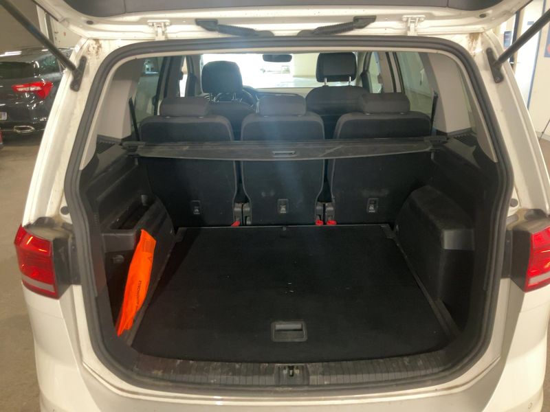 Volkswagen Touran 1.6 TDI Confortline Business BlueMotion Tech 2019 – снимка 15