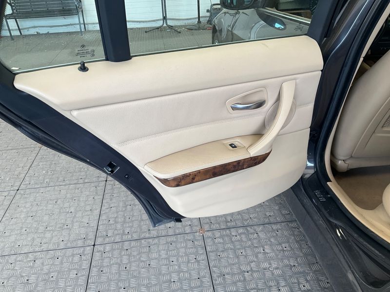 BMW 3er 325i 2006 – снимка 35