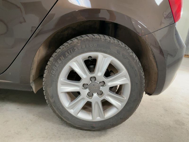 Audi A1 Sportback 1.6 TDI Attraction 2015 – снимка 5