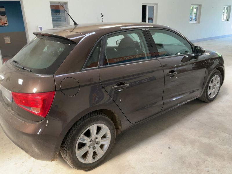 Audi A1 Sportback 1.6 TDI Attraction 2015 – снимка 8