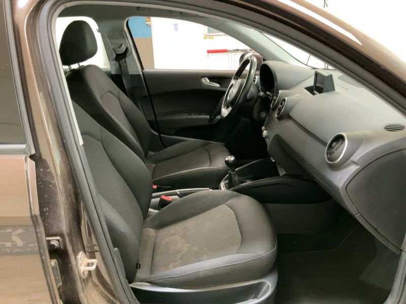 Audi A1 Sportback 1.6 TDI Attraction 2015 – снимка 16