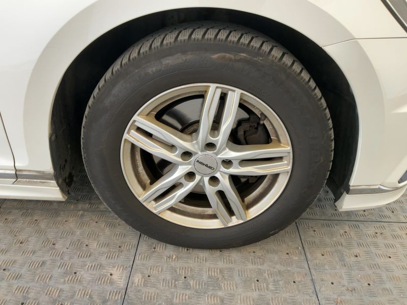 Volkswagen Passat 1.8 TSI Highline BlueMotion Tech 2016 – снимка 11
