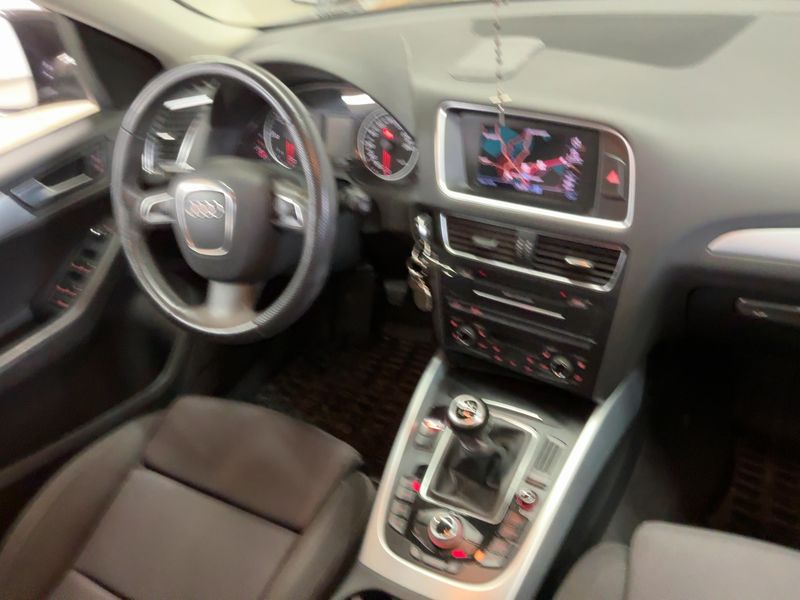 Audi Q5 2.0 TDI quattro 2011 – снимка 18
