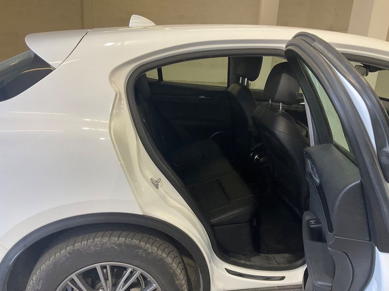 Alfa Romeo Stelvio 2.2 JTDM Super 2WD 2018 – снимка 19