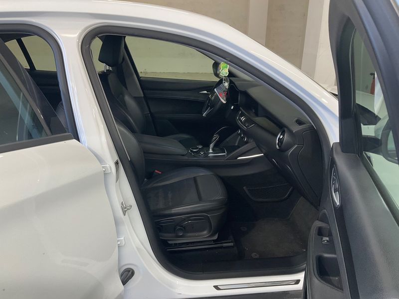 Alfa Romeo Stelvio 2.2 JTDM Super 2WD 2018 – снимка 16