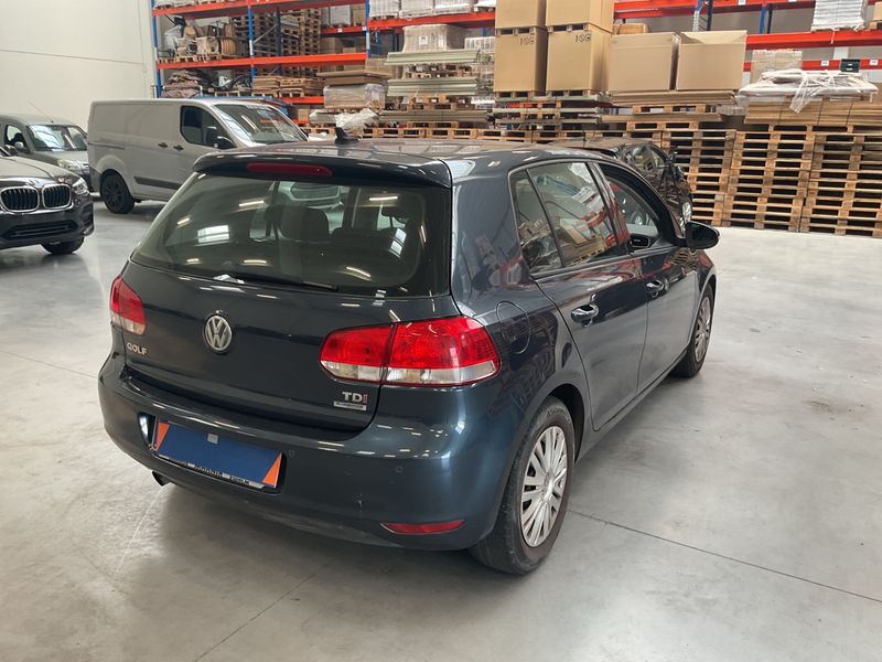 Volkswagen Golf VI 1.6 TDI Trendline BlueMotion Tech 2011 – снимка 2