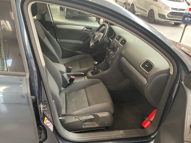 Volkswagen Golf VI 1.6 TDI Trendline BlueMotion Tech 2011 – снимка 3